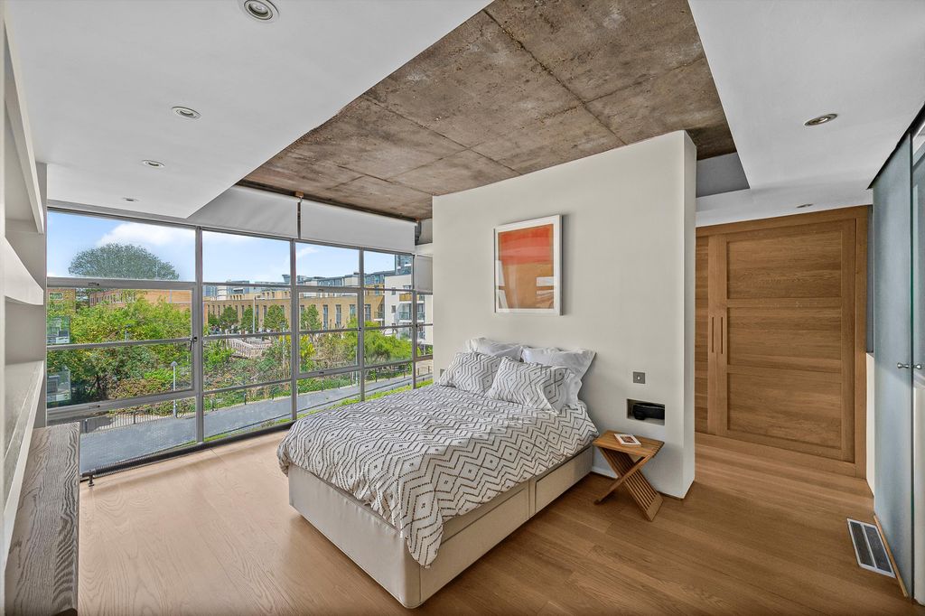 Property photo 3 of 14 Image