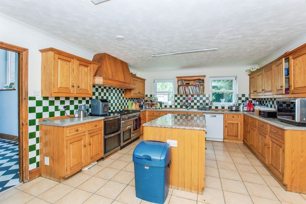 Property photo 2 of 22
