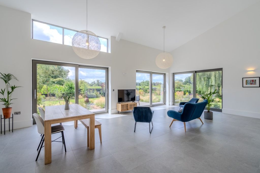 Property photo 2 of 25