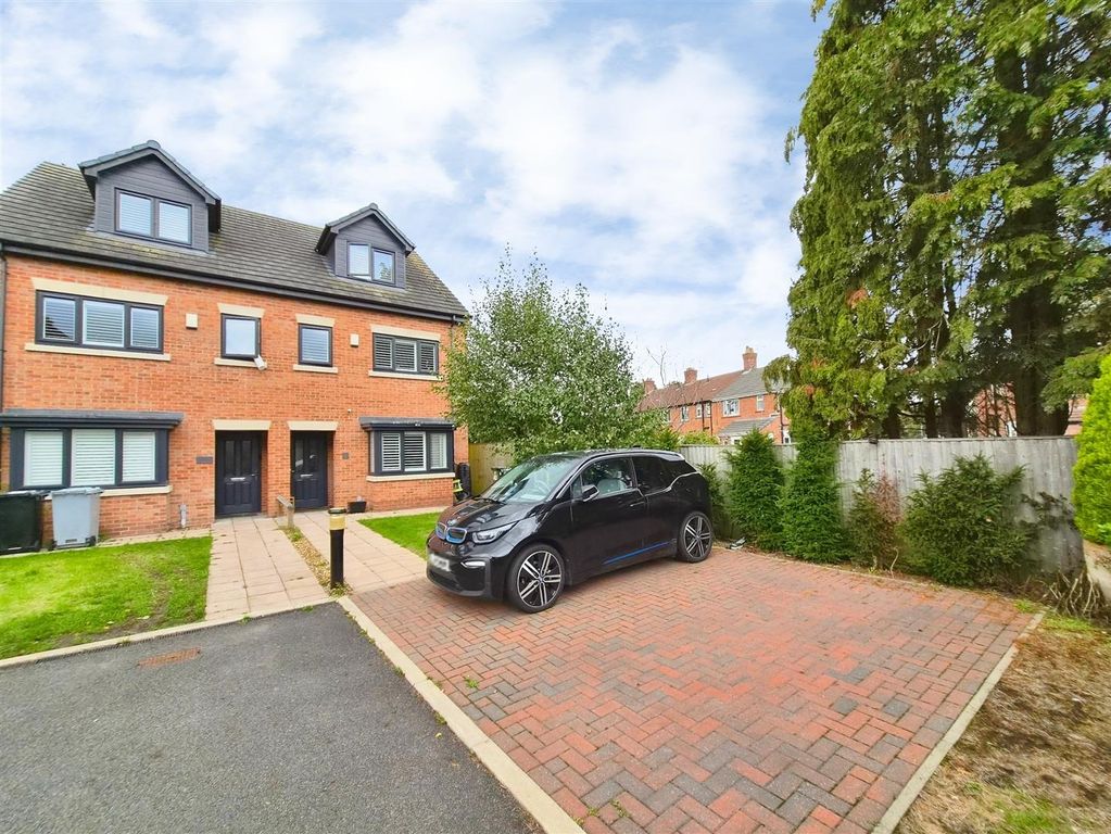 Property photo 2 of 17 External