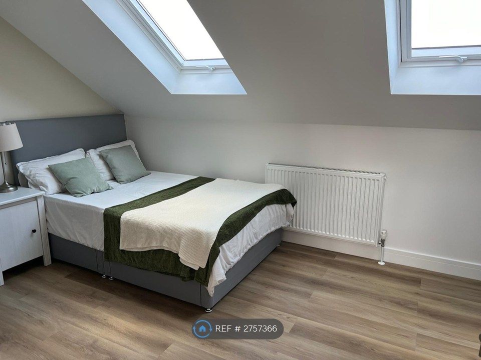 Property photo 1 of 11 Room 5 - Available Now (£800)