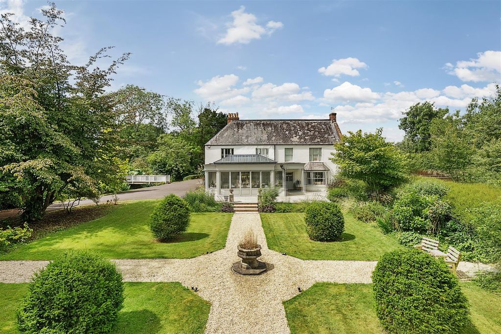 Property photo 1 of 33