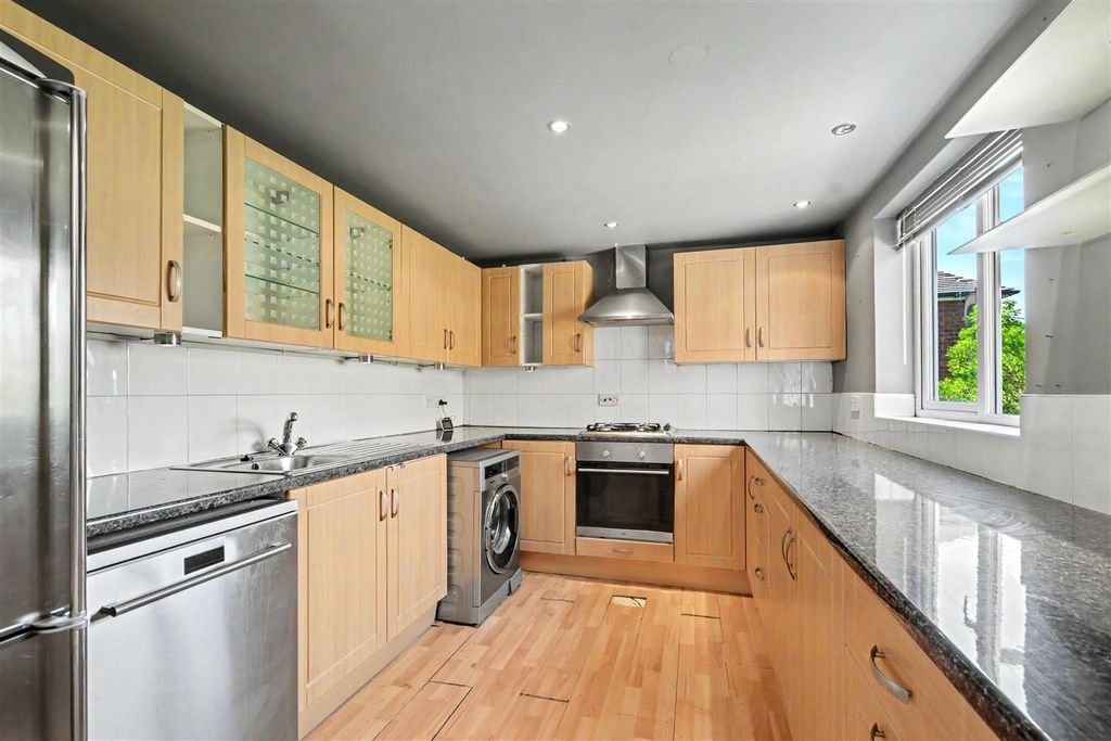 Property photo 2 of 11 Kitchen (2).Jpeg