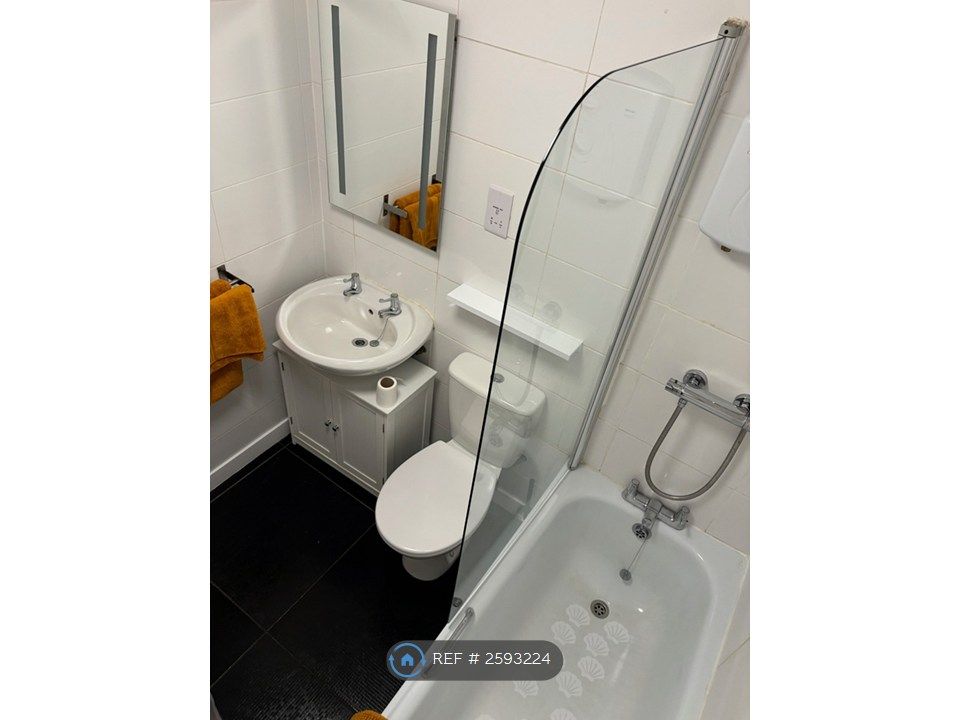 Property photo 3 of 16 Bathroom 1
