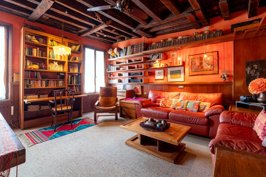 Property photo 1 of 34
