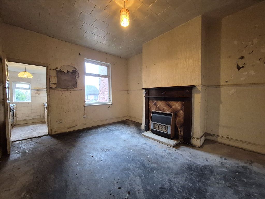 Property photo 3 of 11 Dining Room