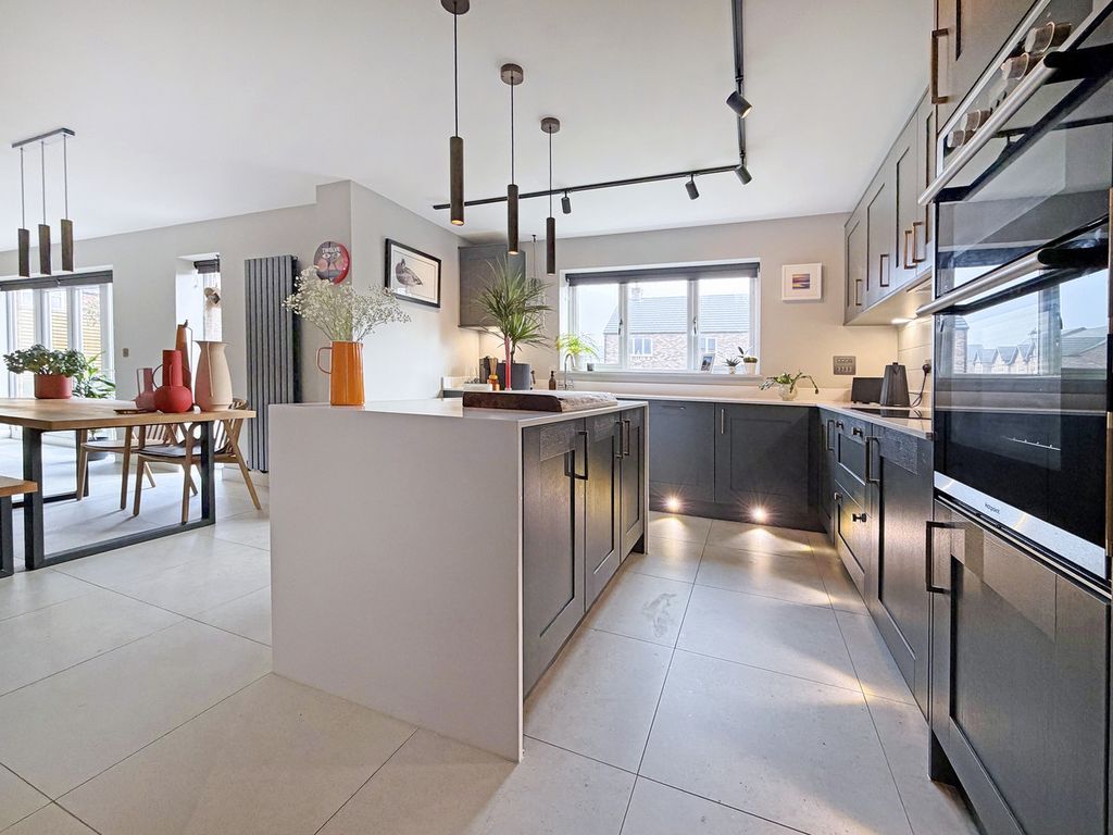 Property photo 2 of 39