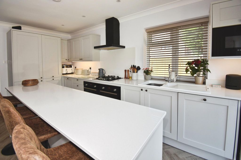 Property photo 3 of 25 Pbox-Img.Jpg