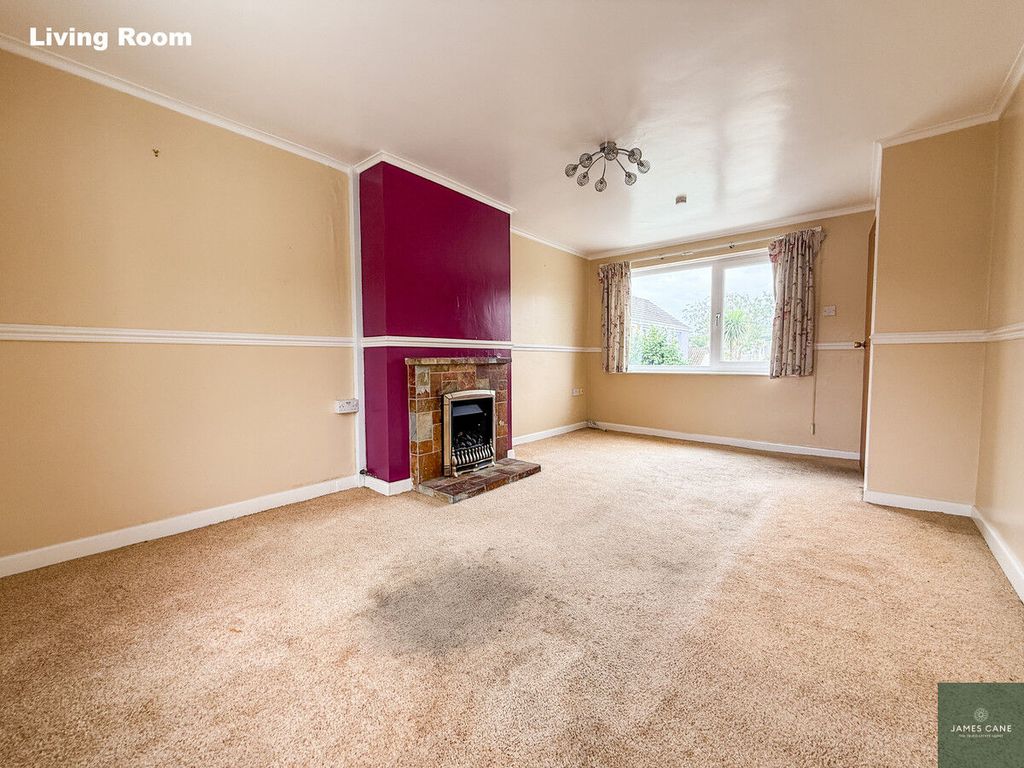 Property photo 3 of 14