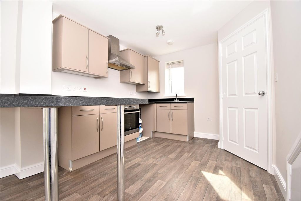 Property photo 3 of 8 Kitchen