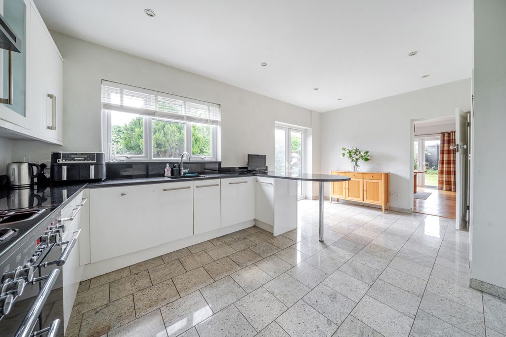 Property photo 3 of 23 1304441-18-6846Fe...