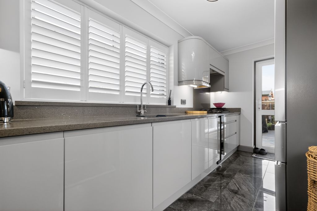 Property photo 3 of 19 Kitchen