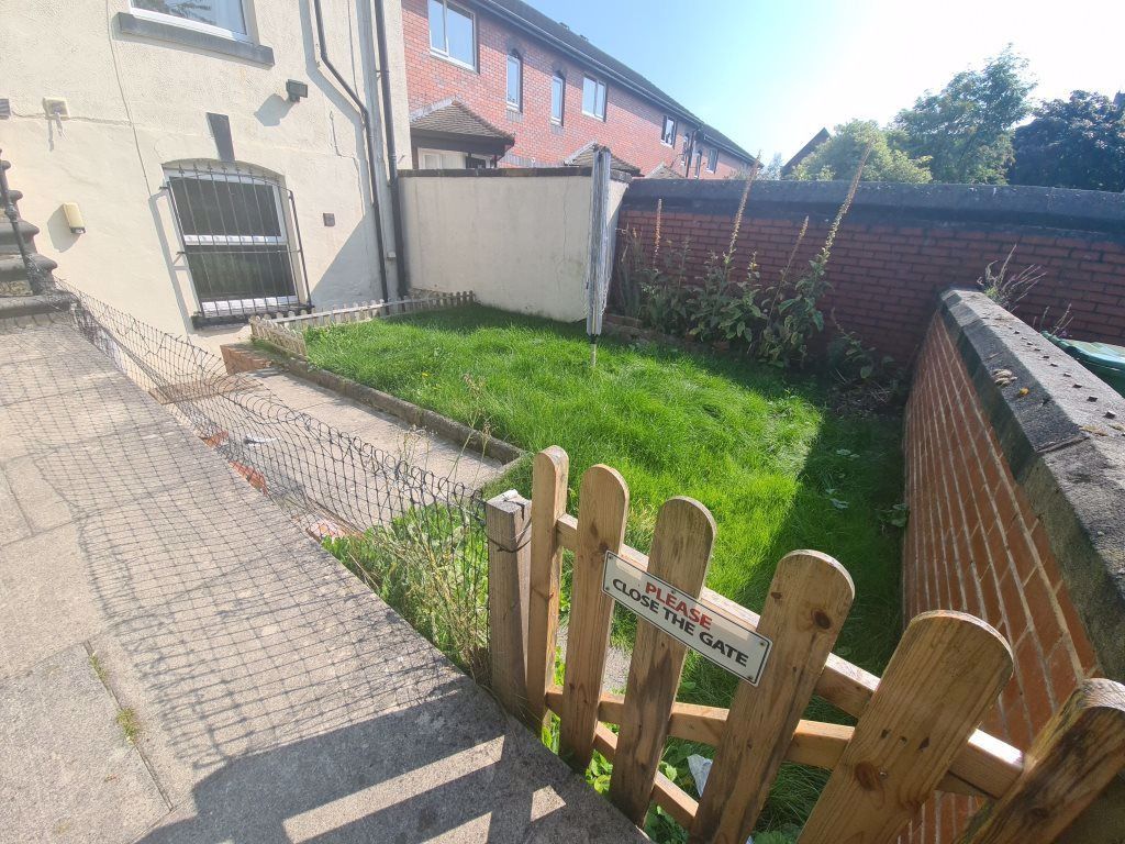 Property photo 2 of 10 Bright And Inviting Garden Space Featuring A Well-...