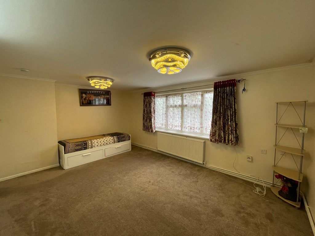 Property photo 3 of 7 Gallery