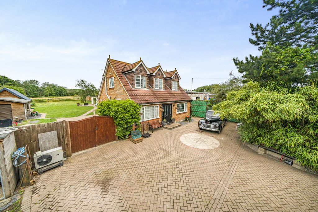 Property photo 1 of 17 1004037 4.Jpg