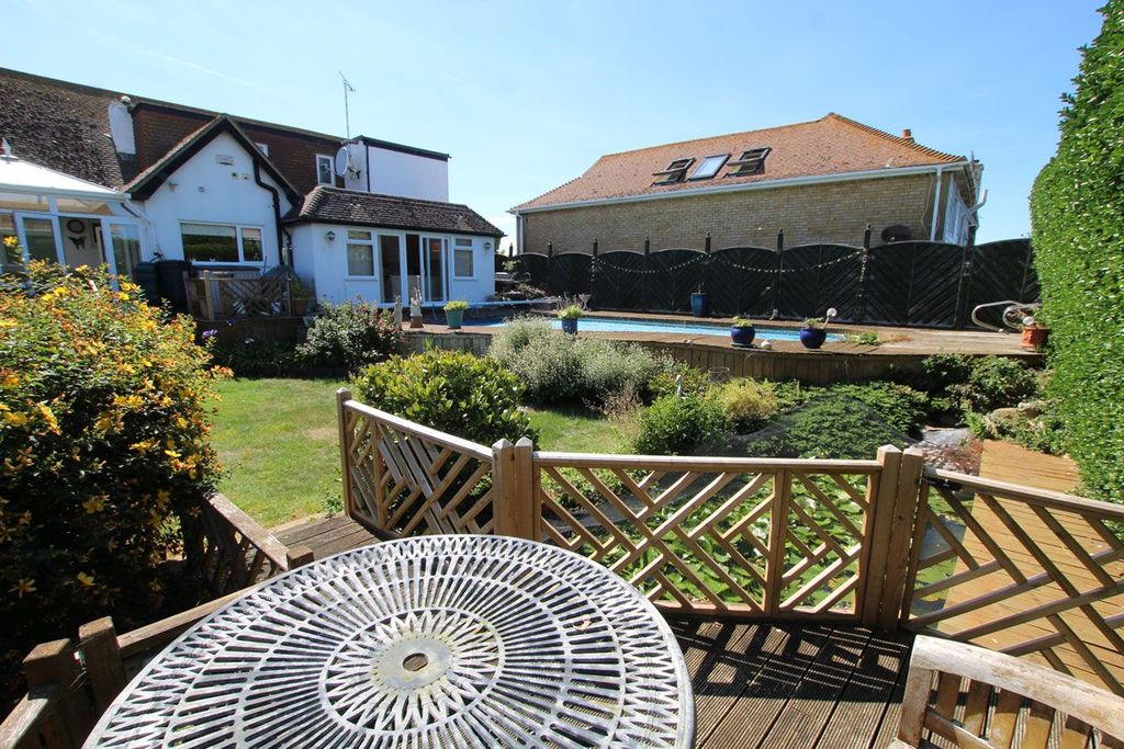 Property photo 2 of 28