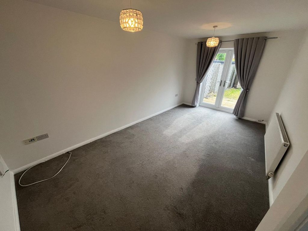 Property photo 2 of 11 Lounge