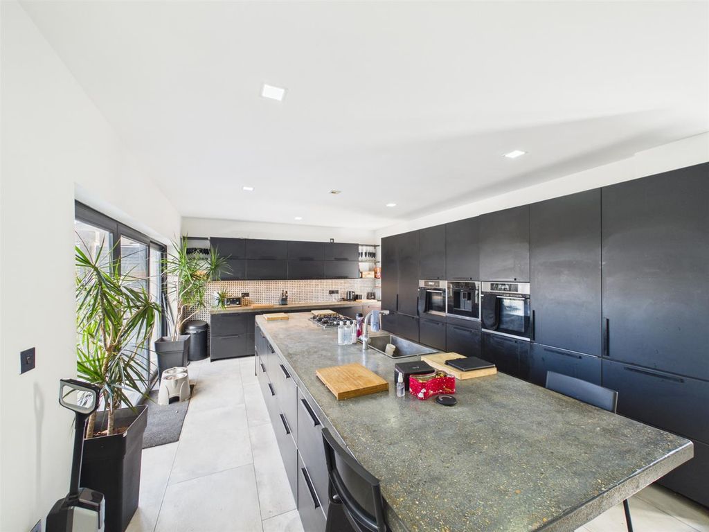 Additional image 15 of 5 bed property for saleChene Road, Peacehaven BN10