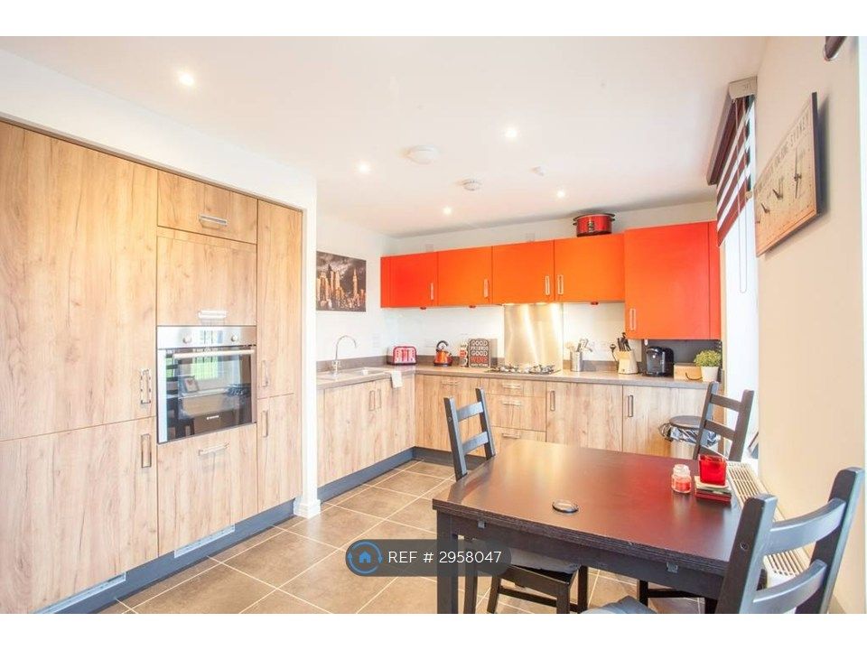 Property photo 3 of 7 Kitchen