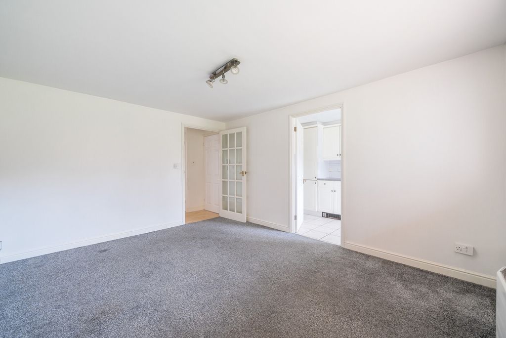 Property photo 3 of 18 1396812-15-695F75...