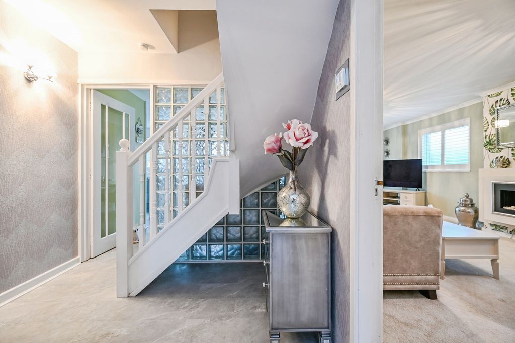 Property photo 2 of 20 Pbox-Img.Jpg