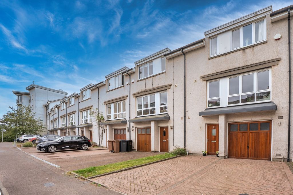 Property photo 3 of 26