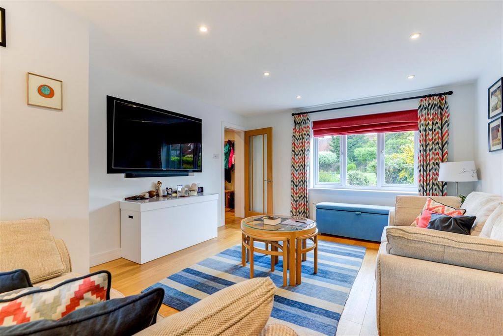 Property photo 3 of 14 Reception