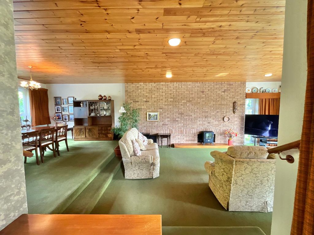 Property photo 3 of 40