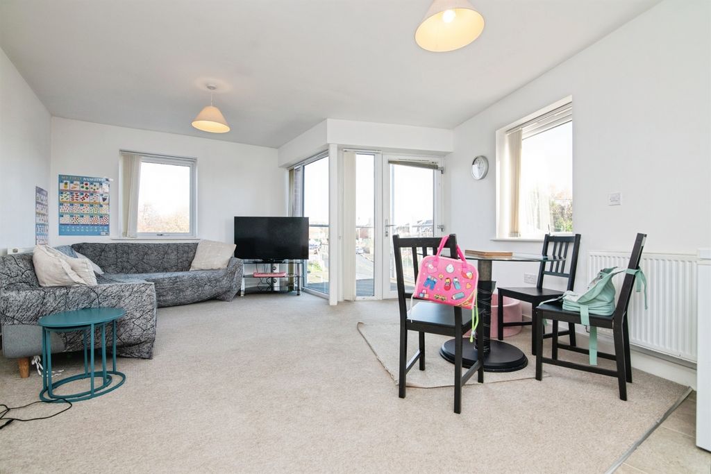 Property photo 3 of 12