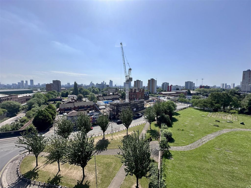 Property photo 3 of 13