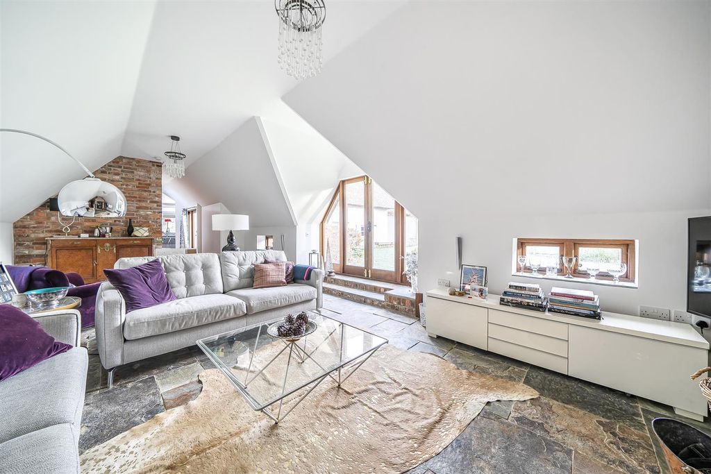 Property photo 3 of 21 Sitting Room