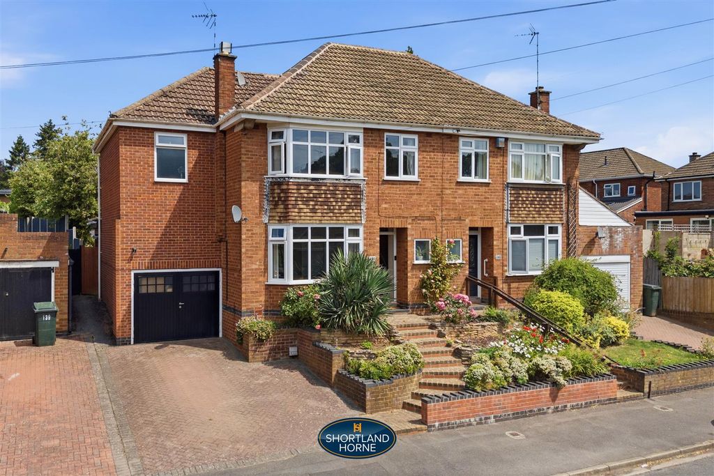 Property photo 1 of 38 141 Maidavale Crescent (47 Of 47).Jpg