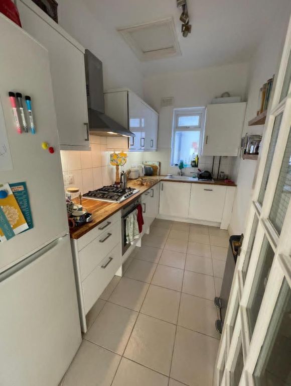 Property photo 3 of 10 Kitchen