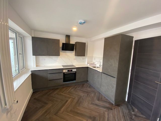 Property photo 2 of 7 Kitchen