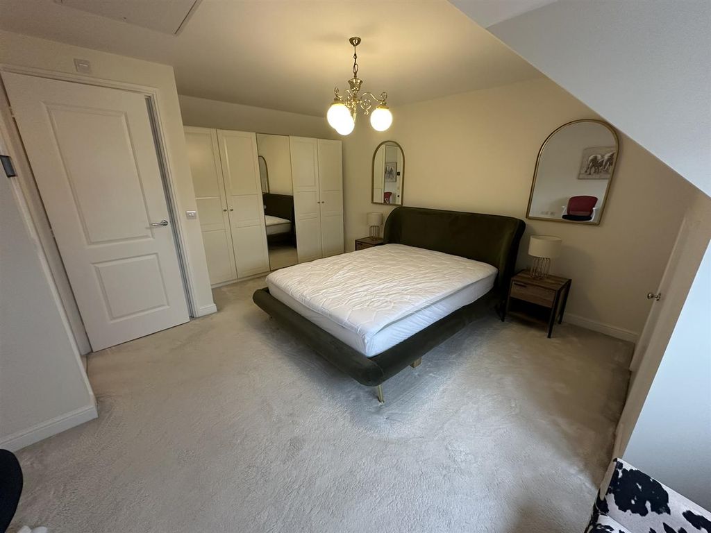 Property photo 1 of 14 Bedroom 1
