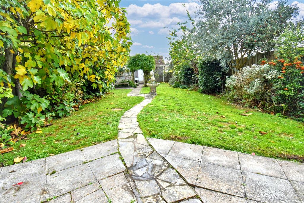 Property photo 2 of 20