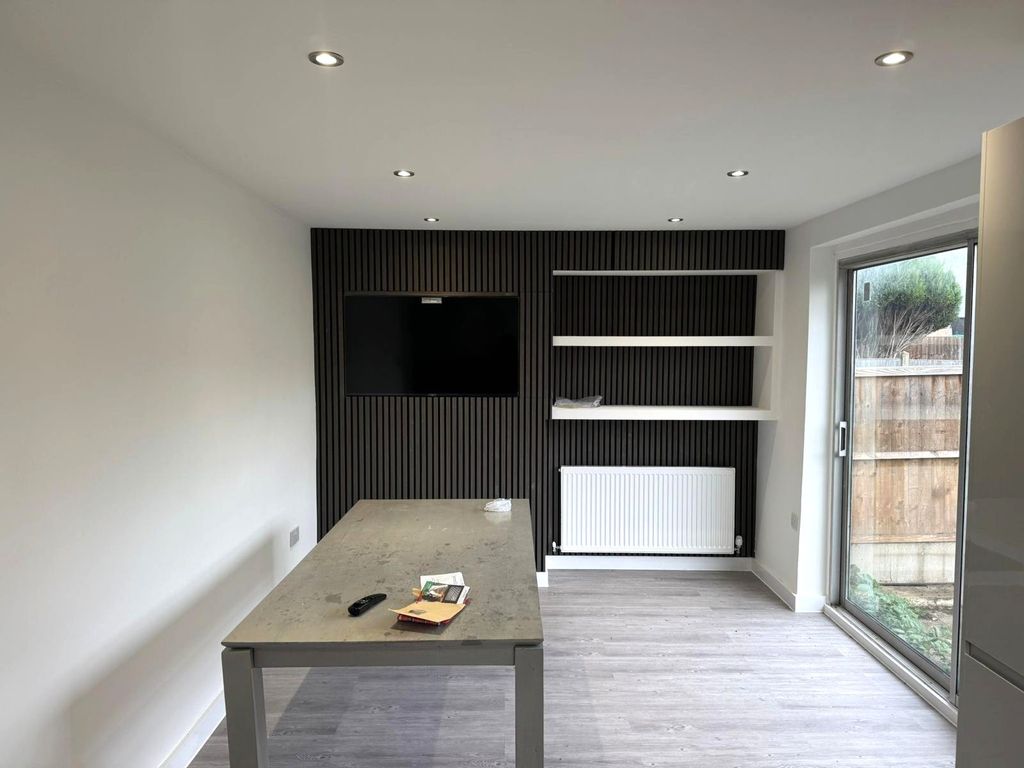 Property photo 3 of 7 Dinning Area