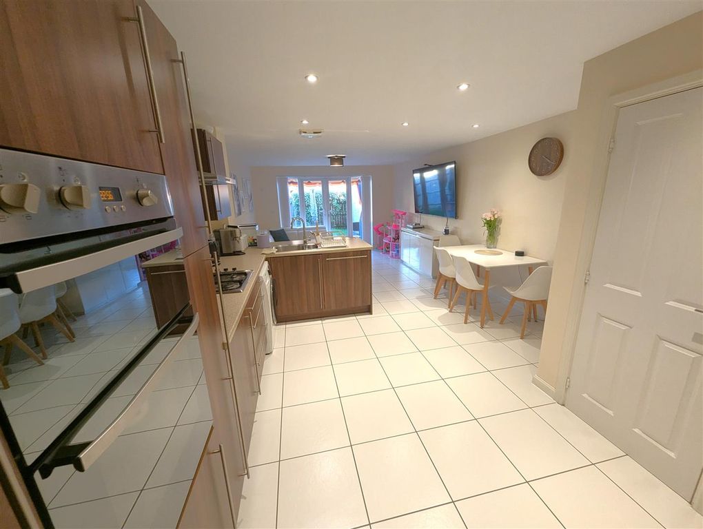 Property photo 2 of 22 Pxl_20250228_162132017.Raw-01.Cover.Jpg