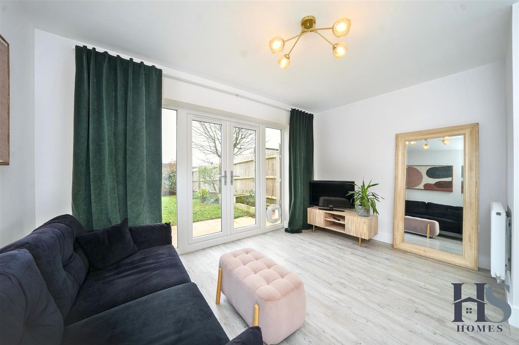 Property photo 2 of 18