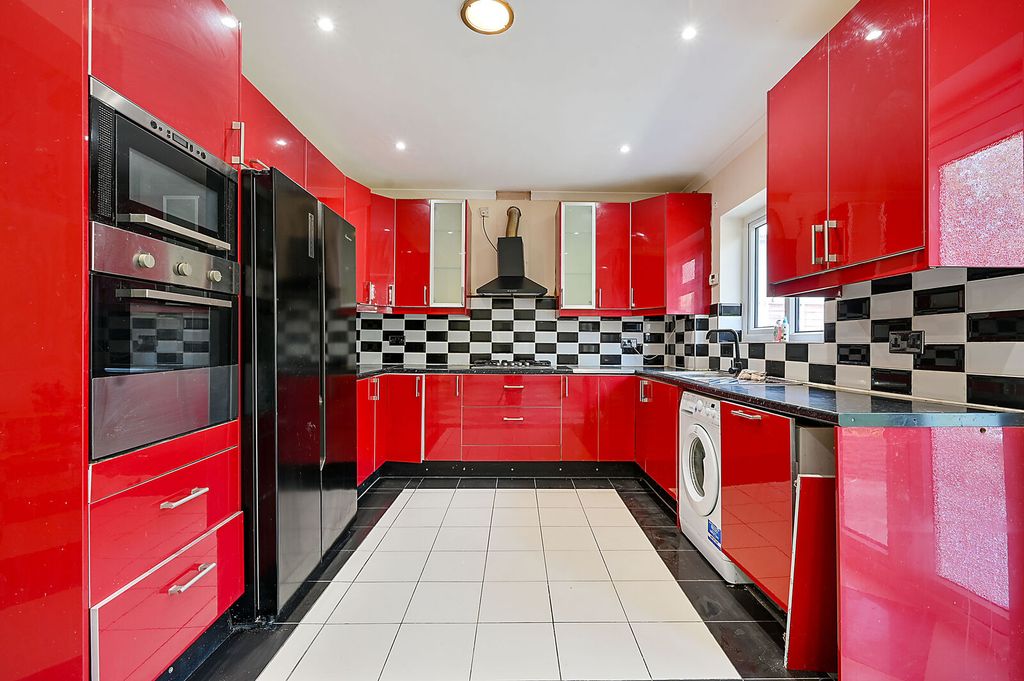 Property photo 3 of 11