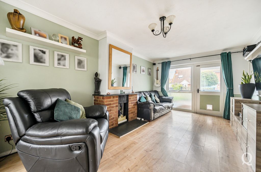 Property photo 3 of 21 65626Ed1-Aa2c-488...