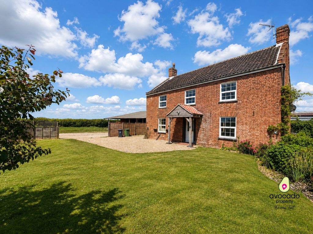 Property photo 1 of 18 5211901