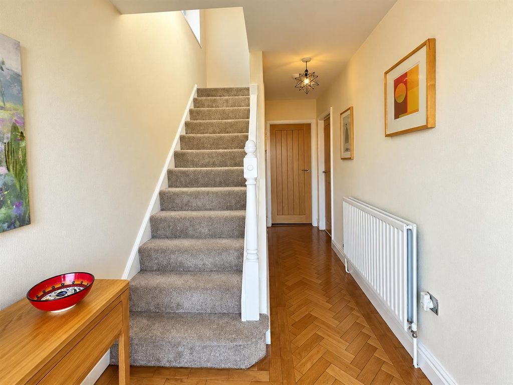Property photo 3 of 13 Entrance Hallway