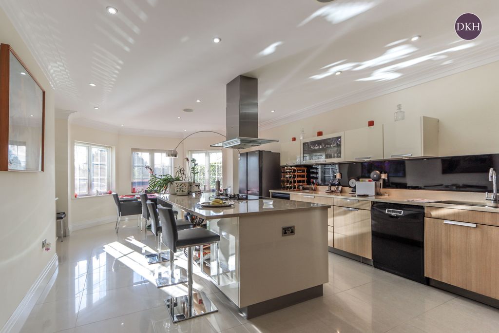 Property photo 3 of 32 Picture No. 29