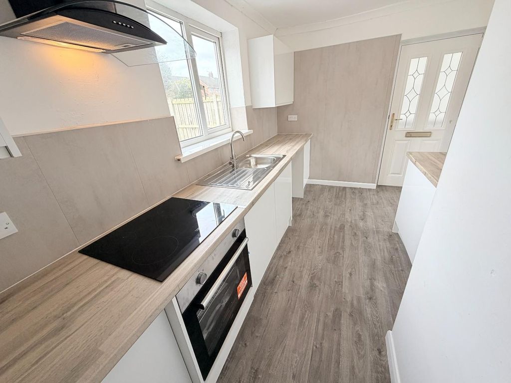 Property photo 3 of 24 Kitchen