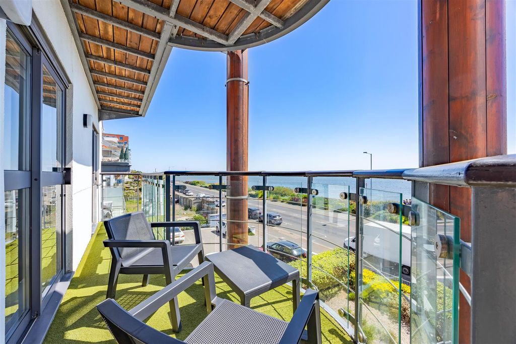 Property photo 1 of 18 Balcony