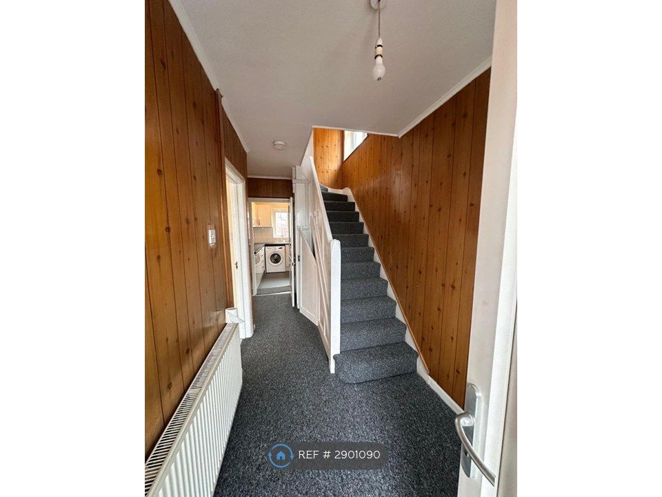 Property photo 3 of 21 Hallway