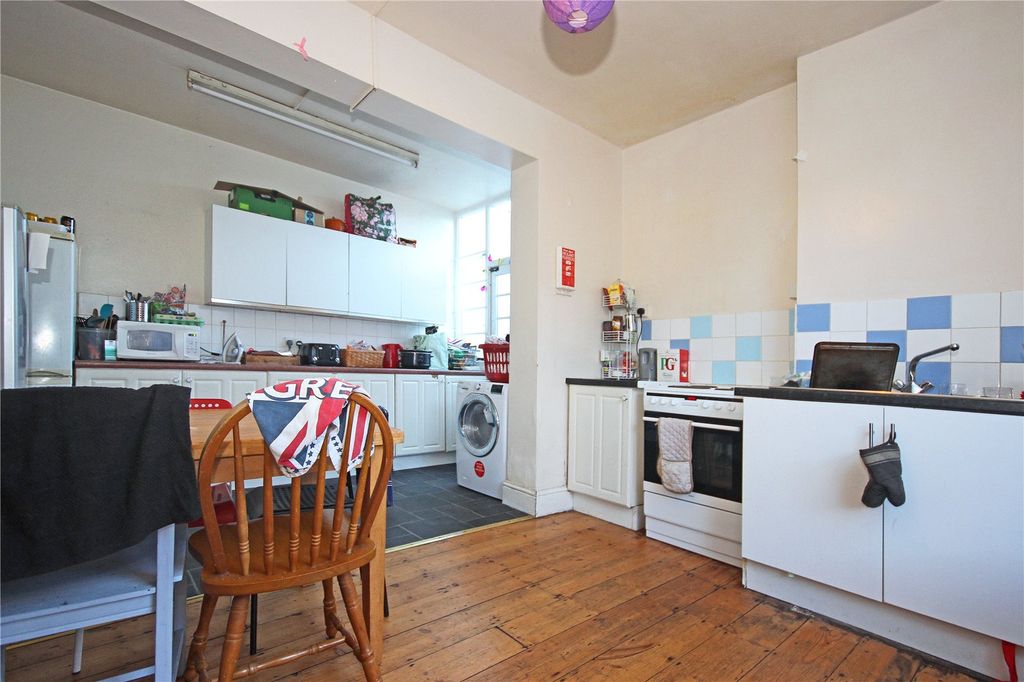 Property photo 2 of 10 Picture No. 18