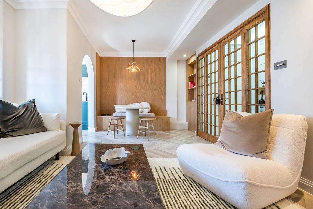 Property photo 3 of 16 Arundel-Court-04