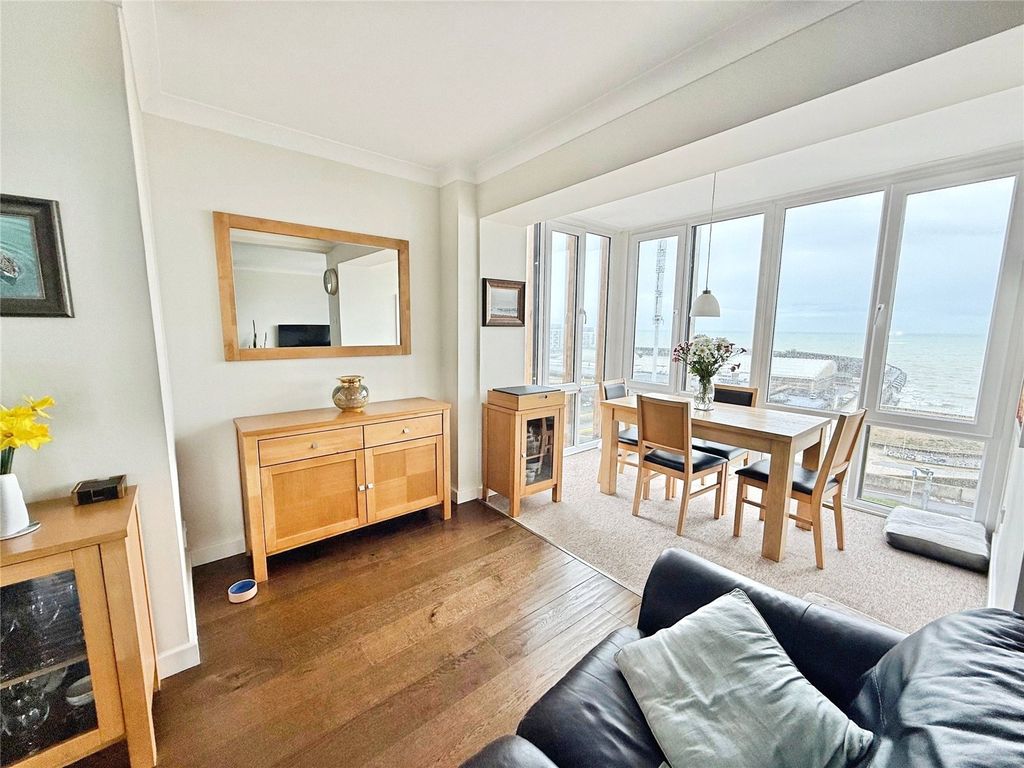 Property photo 3 of 16 Open Plan Living 2